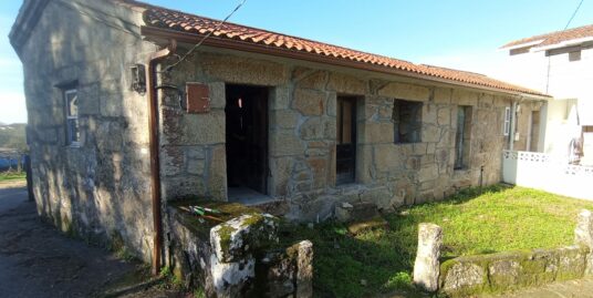 Casa Medianera de piedra para restaurar – MV921